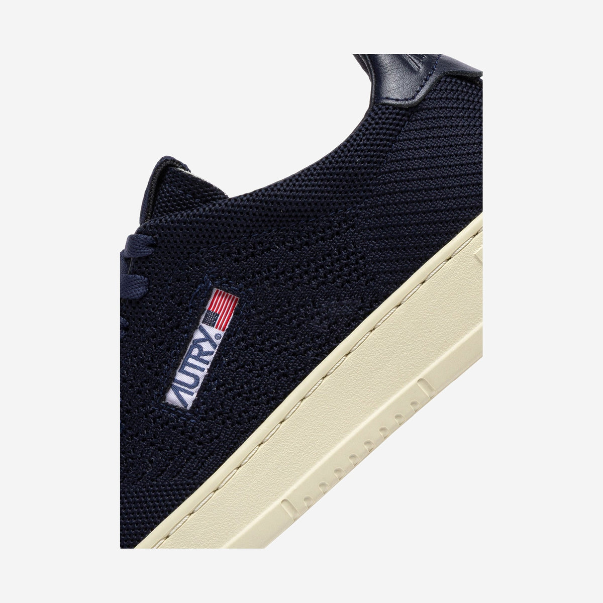 Autry Medalist Easeknit KN25 vue de dessus, laçage et tige