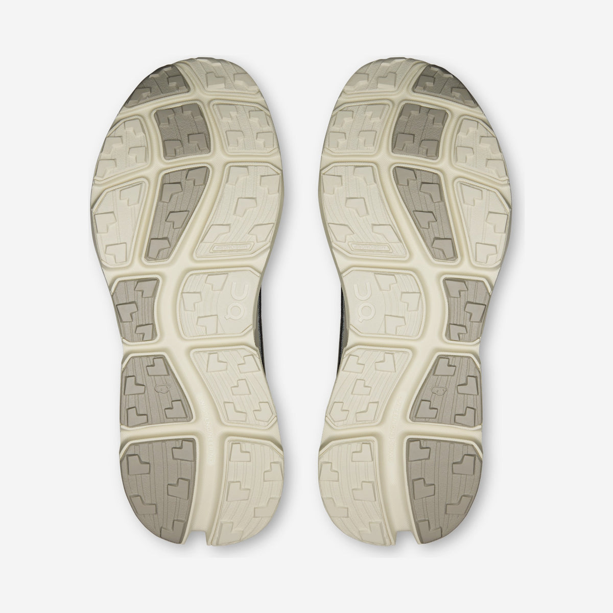 On Running Cloudsoma Hike Brume Ghost, semelle crantée, chez Size Ajaccio