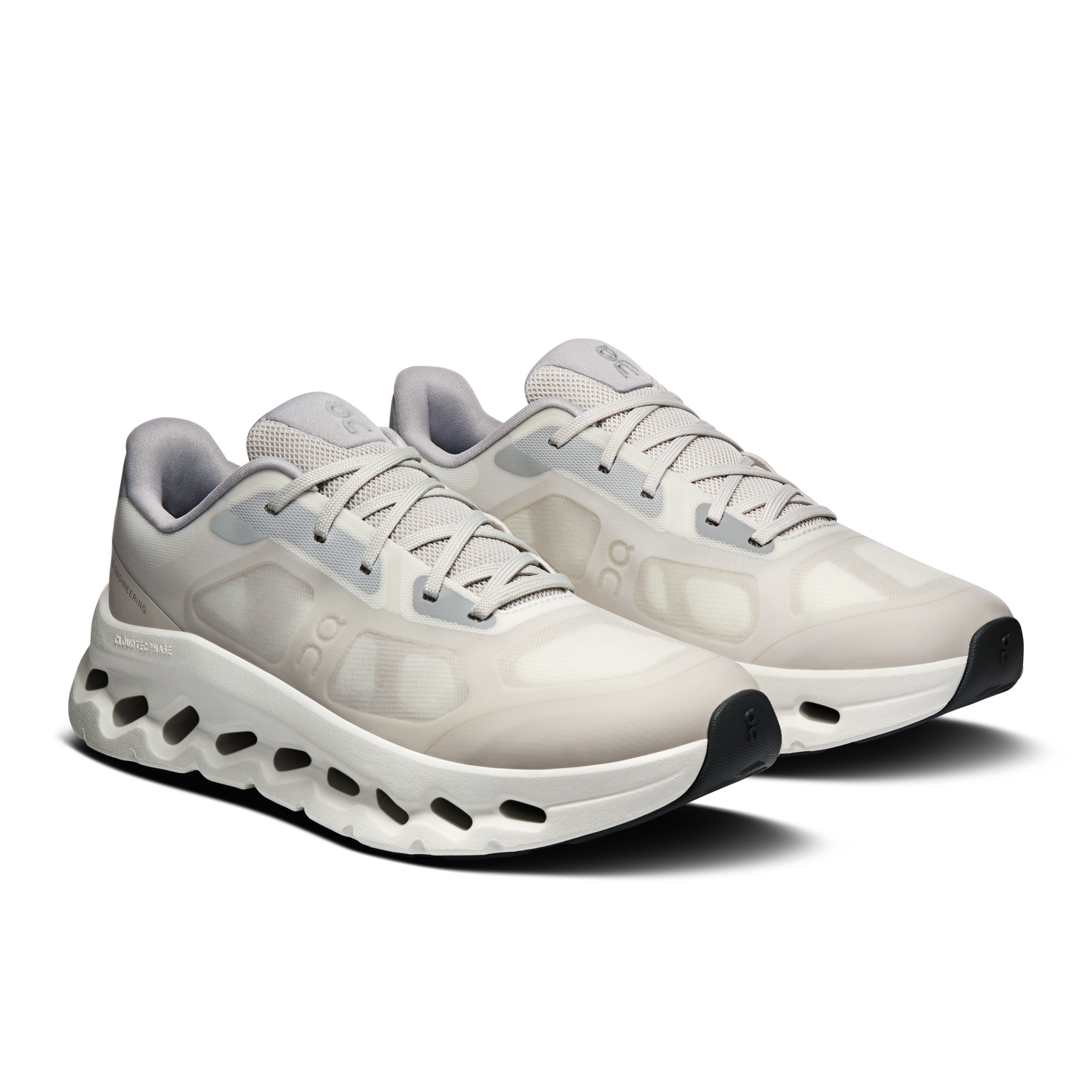 ON Running Cloudtilt Remix Alloy / Ivory vue de biais