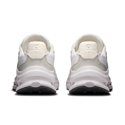 On Running Cloudnova Rift White / Ice vue de dos