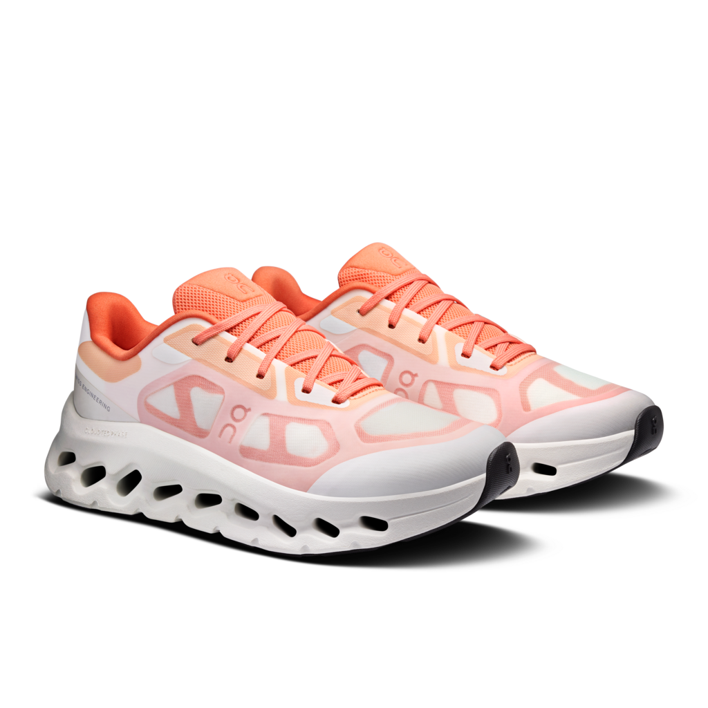 ON Running Cloudtilt Remix Sunstone / Ivory vue de biais