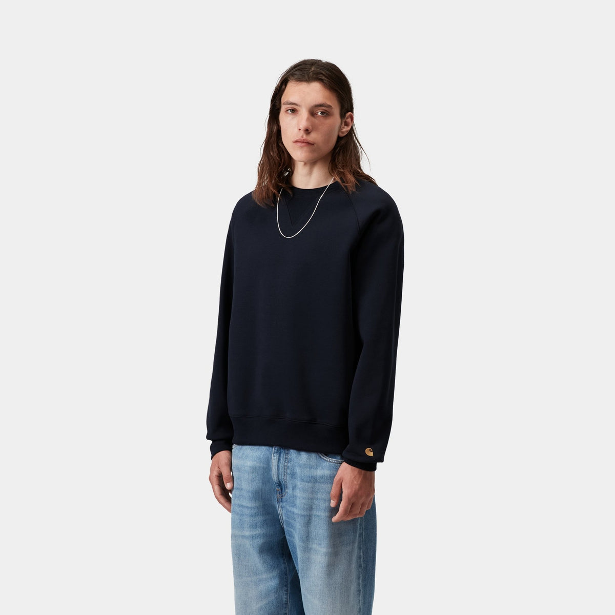 Carhartt WIP Chase Sweatshirt Dark Navy/Gold, porté, vue de face