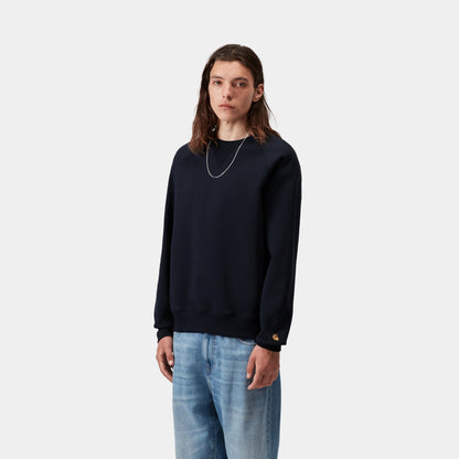 Carhartt WIP Chase Sweatshirt Dark Navy/Gold, porté, vue de face