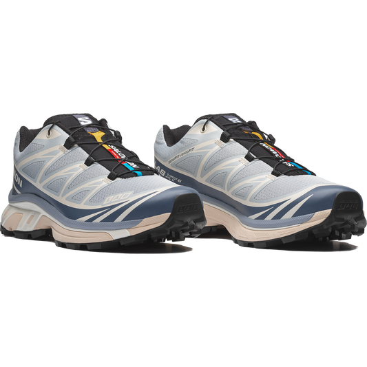 Salomon XT6 Pearl Blue Grisaille vue de biais .