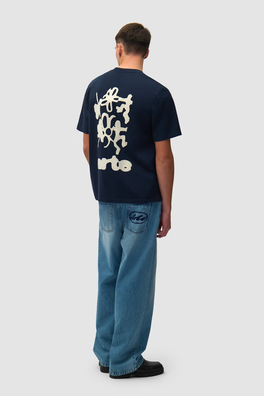 Arte Blue Back Print Tshirt Navy vue de dos porté