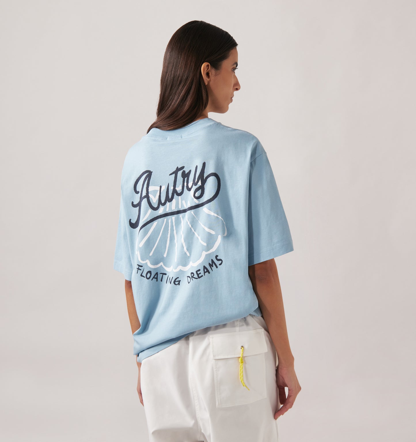 Autry Tshirt 047C vue de dos et vue de biais porté 