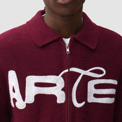 Arte Antwerp Stencil Zip Cardigan Bordeaux, détail du logo ARTE brodé