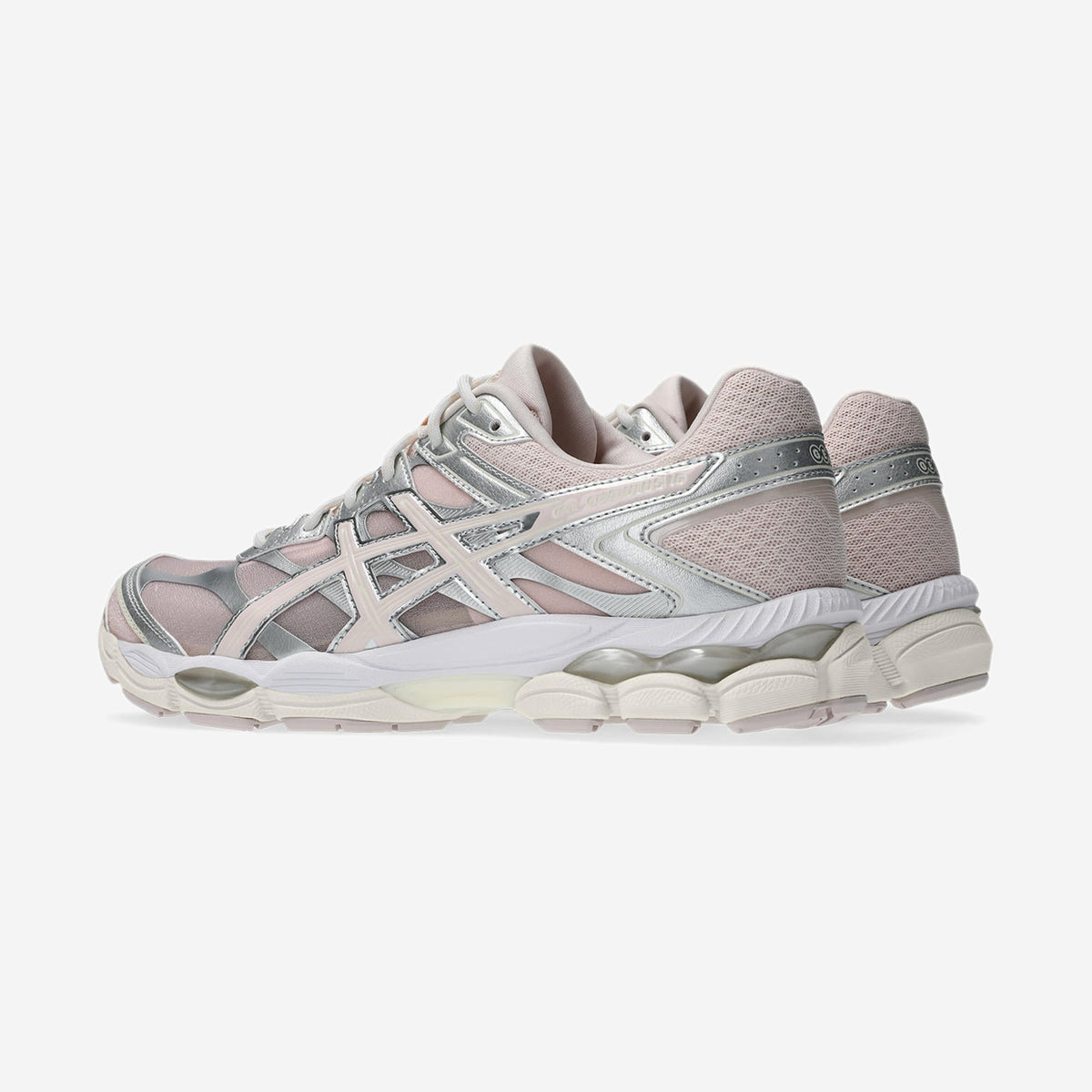 Asics GEL-Cumulus 16 Pink Cloud Pure Silver, vue de trois-quarts
