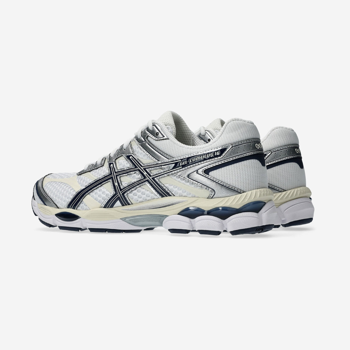 Asics GEL-Cumulus 16 Cocoa Powder Pure Silver, vue trois-quarts