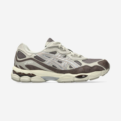 Asics GEL-NYC Cocoa Powder Pure Silver, sneaker GEL-NYC, disponible chez Size à Ajaccio