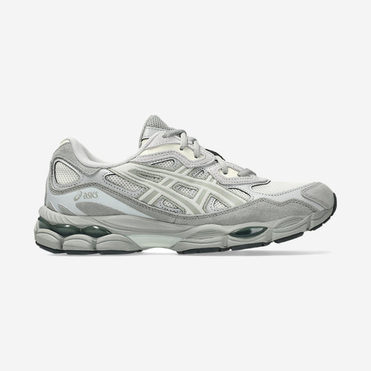 Asics GEL-NYC Cream Light Sage de profil, mesh crème et daim gris, à essayer chez Size à Ajaccio