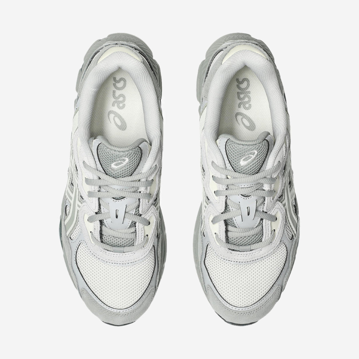 Asics GEL-NYC Cream Light Sage vue de dessus, languette et doublure crème, lacets gris clair
