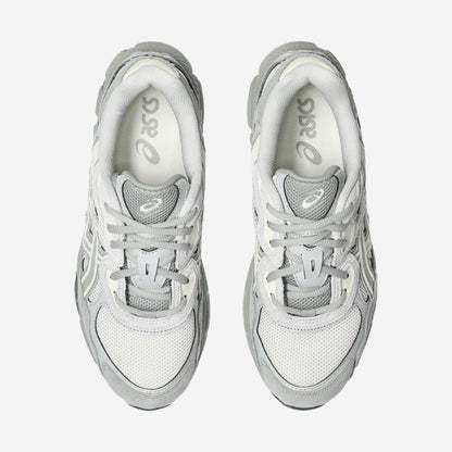 Asics GEL-NYC Cream Light Sage vue de dessus, languette et doublure crème, lacets gris clair