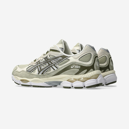 Asics GEL-NYC Khaki Pure Silver, vue de trois-quarts