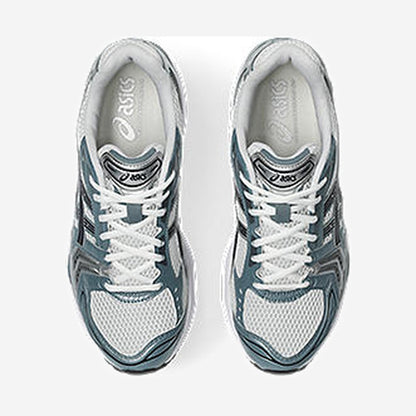 Asics GEL-Kayano 14 White Fjord Grey vue de profil, résille blanche et gris fjord légèrement bleuté