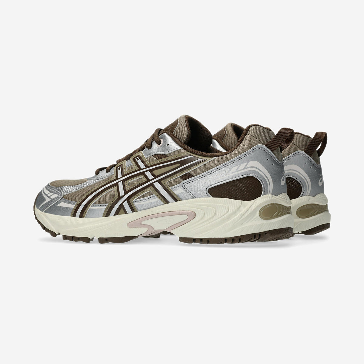 Asics VentX Driftwood Pure Silver, vue de trois-quarts