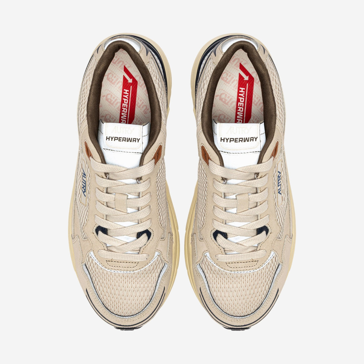 Autry Hyperway CI05 vue de trois-quarts, silhouette running rétro chunky