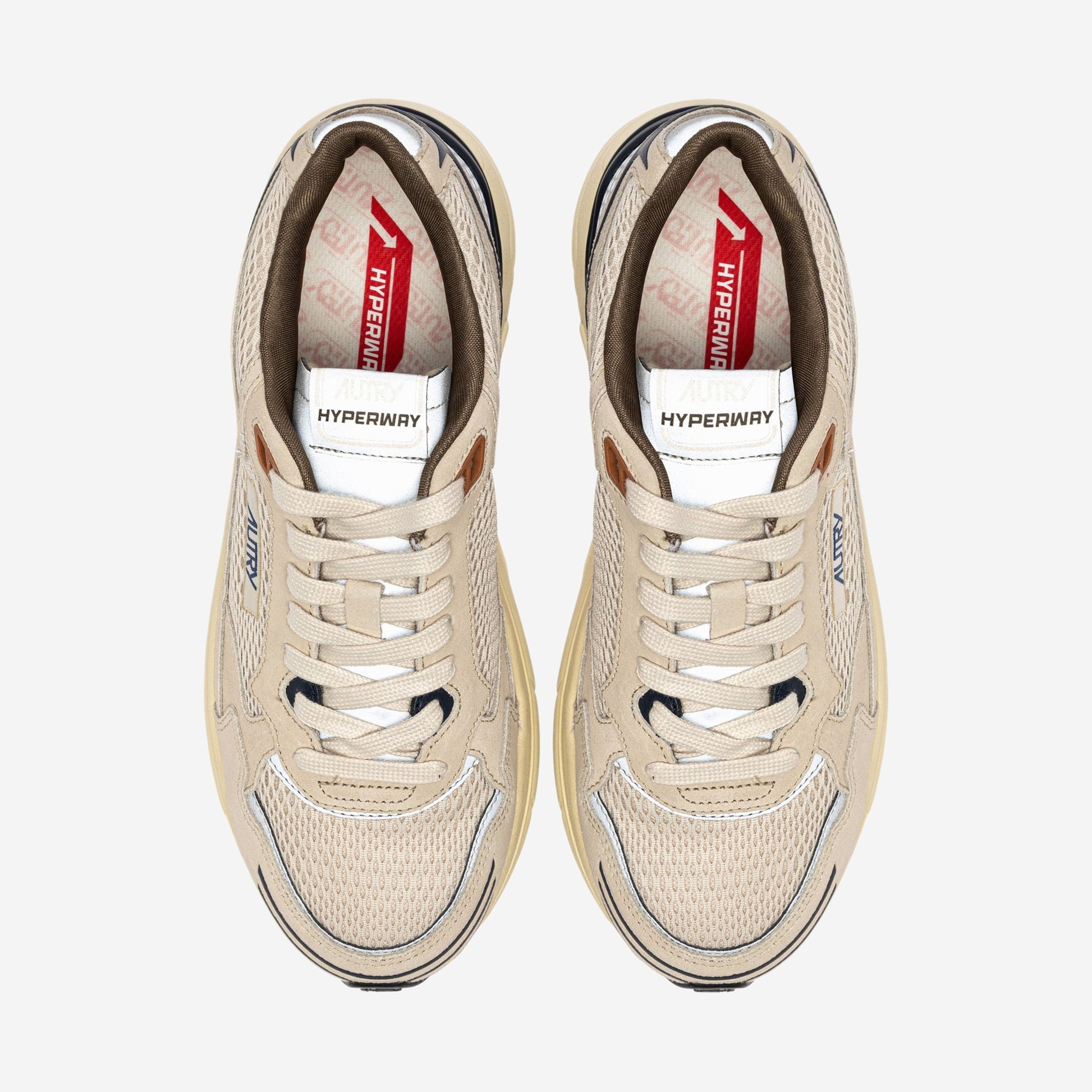 Autry Hyperway CI05 vue de trois-quarts, silhouette running rétro chunky