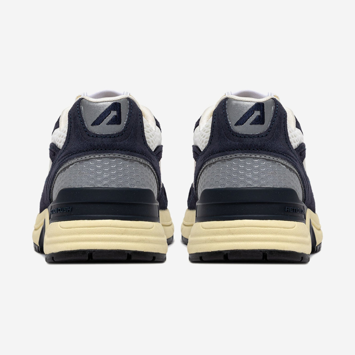 Autry Hyperway SA02 vue de trois-quarts, silhouette running rétro chunky