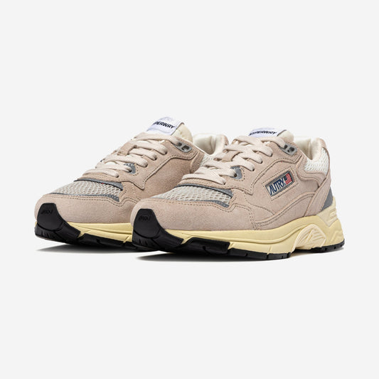 Autry Hyperway UM03 vue de profil, blanc cassé, mesh crème et daim taupe