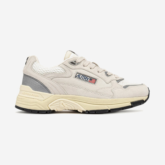 Autry Hyperway UM10, running rétro chunky en crème et gris clair, chez For The Week à Ajaccio