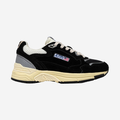Autry Hyperway UM23, sneaker running rétro chunky en daim noir et mesh, chez For The Week à Ajaccio