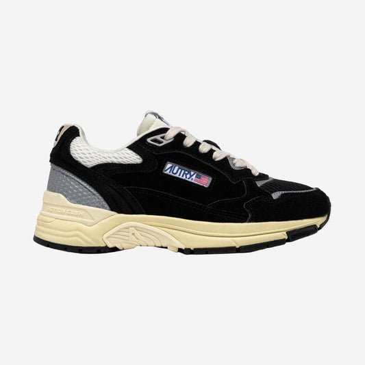 Autry Hyperway UM23, sneaker running rétro chunky en daim noir et mesh, chez For The Week à Ajaccio