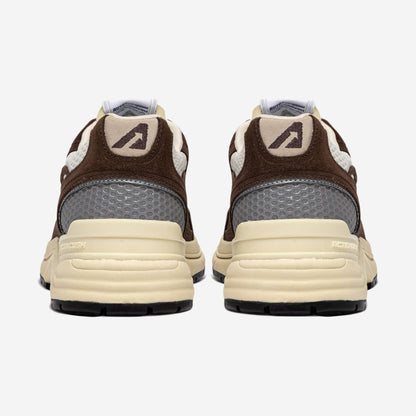 Autry Hyperway UM25 vue de trois-quarts, silhouette running rétro chunky
