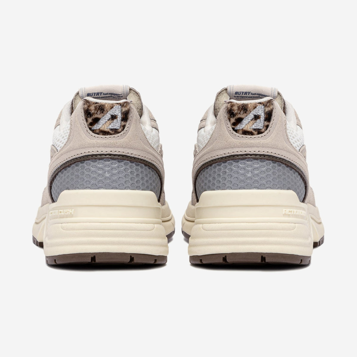Autry Hyperway WA01 vue de trois-quarts, silhouette running rétro chunky