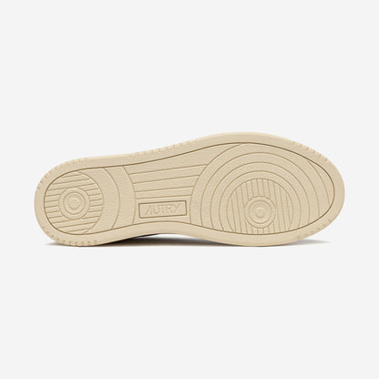 Autry Medalist LS01 vue de trois-quarts, silhouette sneaker basse rétro