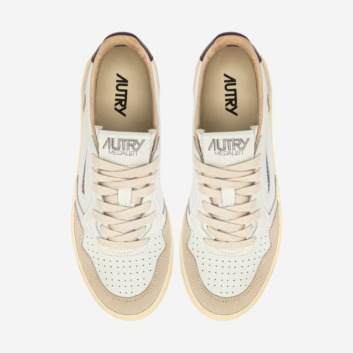 Autry Medalist LS18 vue de trois-quarts, silhouette sneaker basse rétro