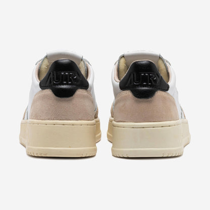 Autry Medalist LS21 vue de trois-quarts, silhouette sneaker basse rétro