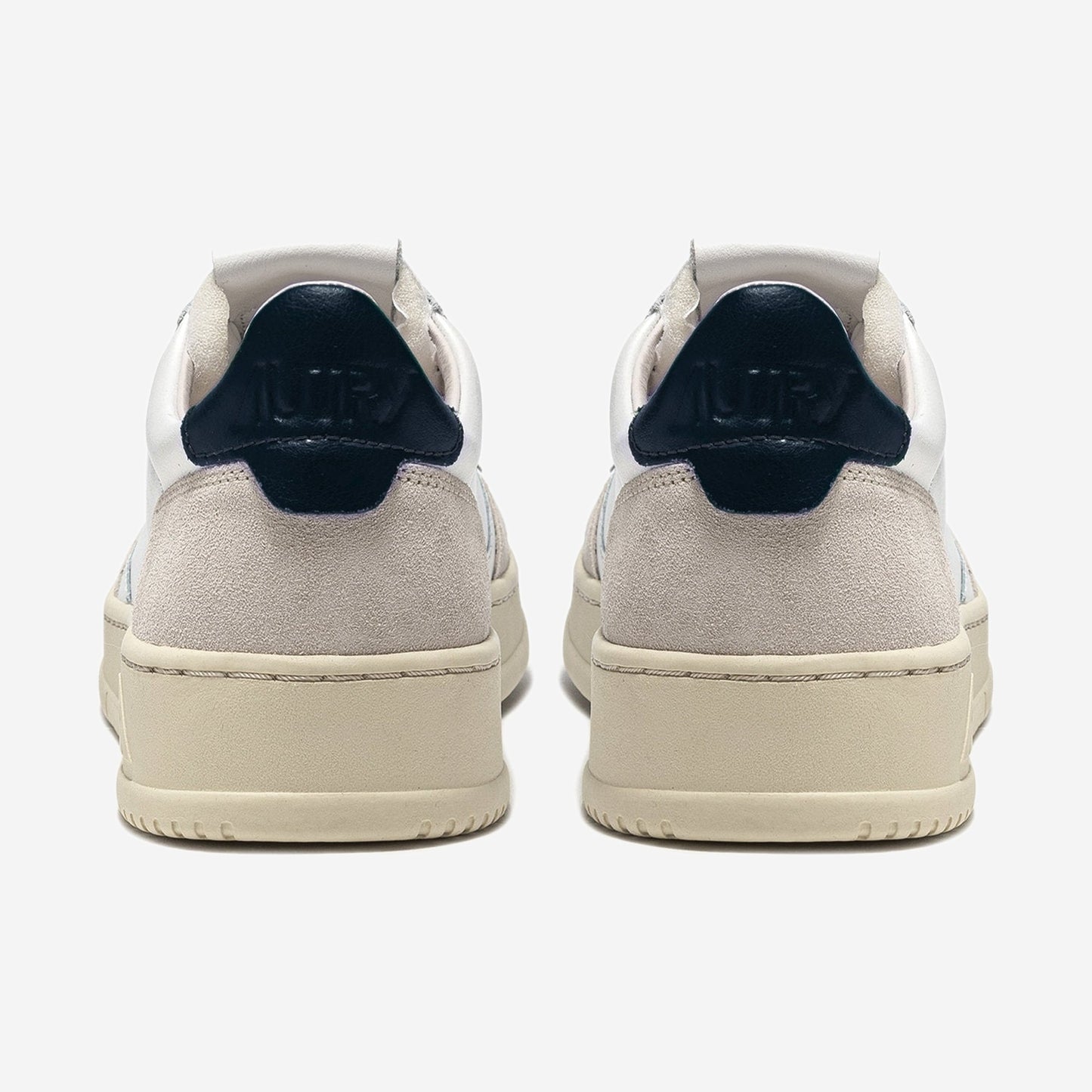 Autry Medalist LS28 vue de trois-quarts, silhouette sneaker basse rétro