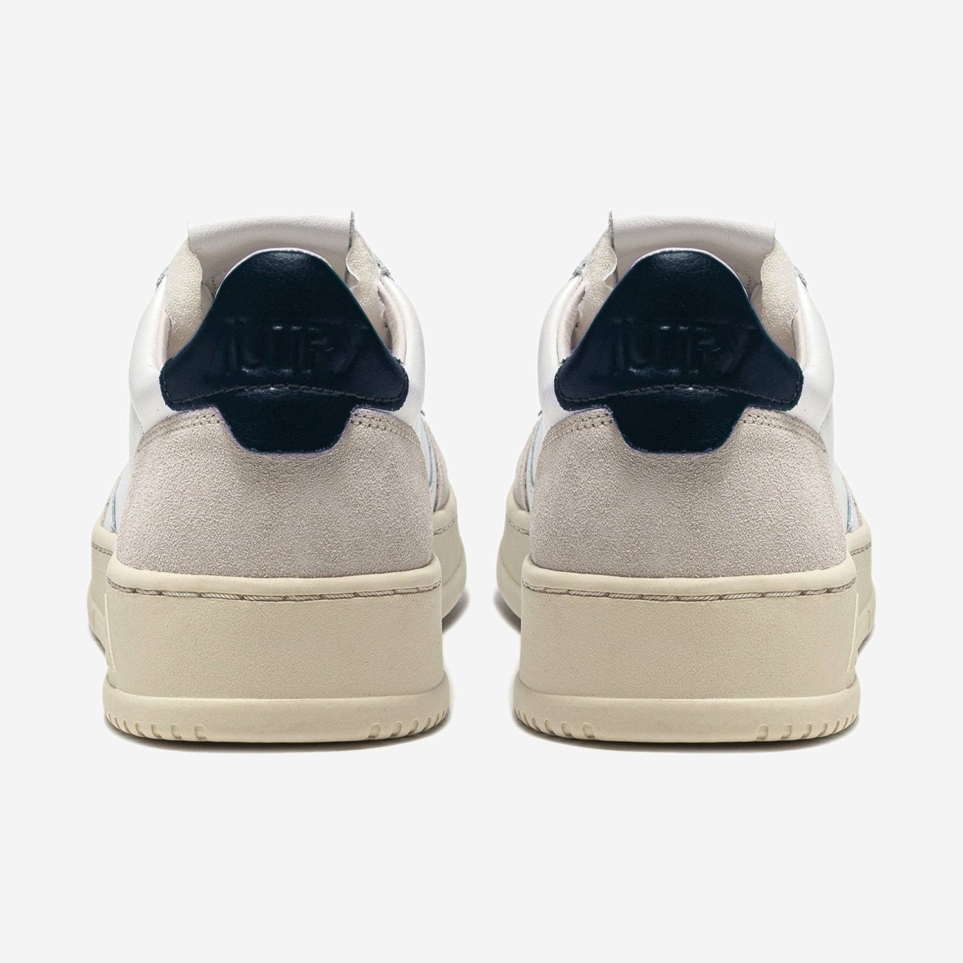 Autry Medalist LS28 vue de trois-quarts, silhouette sneaker basse rétro