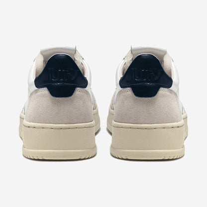 Autry Medalist LS28 vue de trois-quarts, silhouette sneaker basse rétro