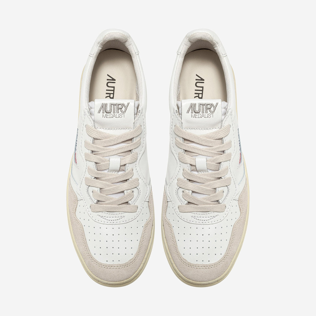 Autry Medalist LS33 vue de trois-quarts, silhouette sneaker basse rétro