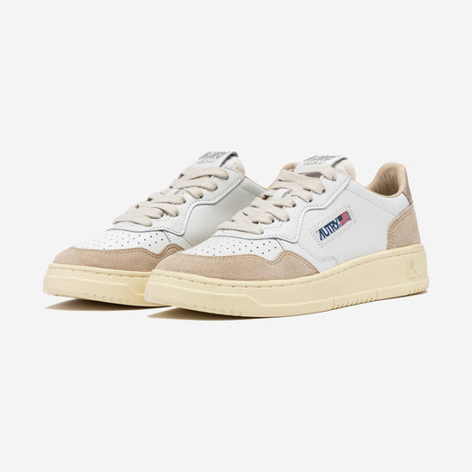 Autry Medalist LS75 vue de profil, blanc et daim taupe