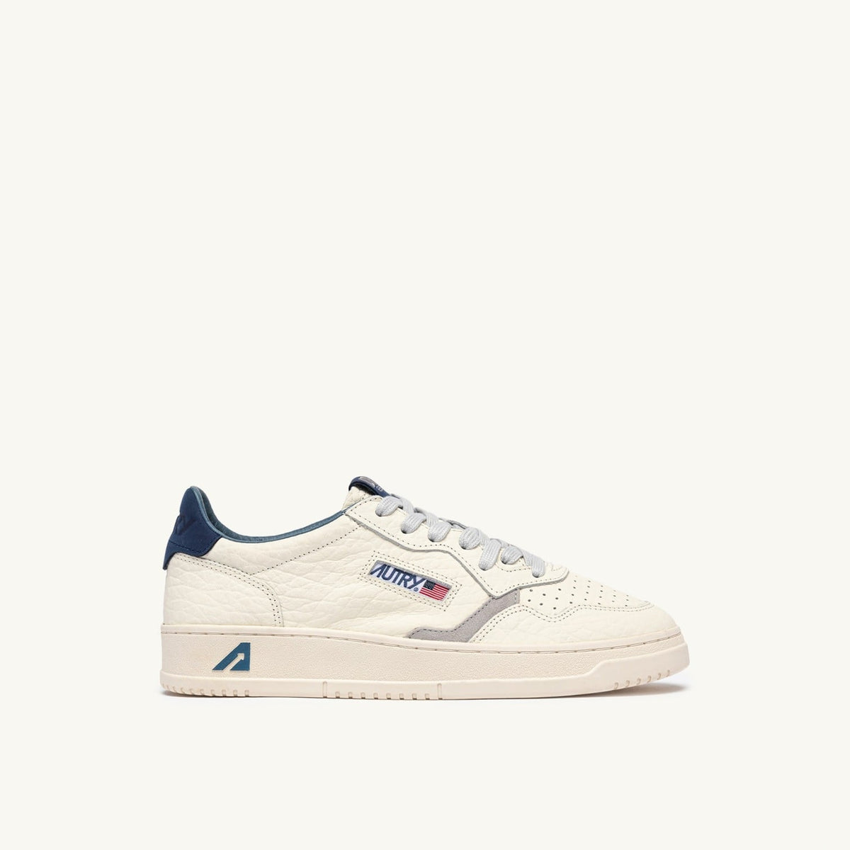 Autry Medalist NE20, blanc cassé et talon bleu profond, vue 1