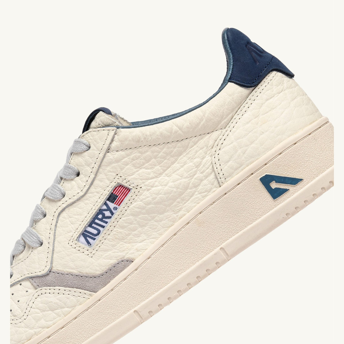 Autry Medalist NE20, blanc cassé et talon bleu profond, vue 5
