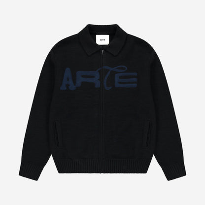 Arte Antwerp Stencil Zip Cardigan Black, cardigan zippé en maille noire avec logo ARTE brodé bleu marine, vue de face