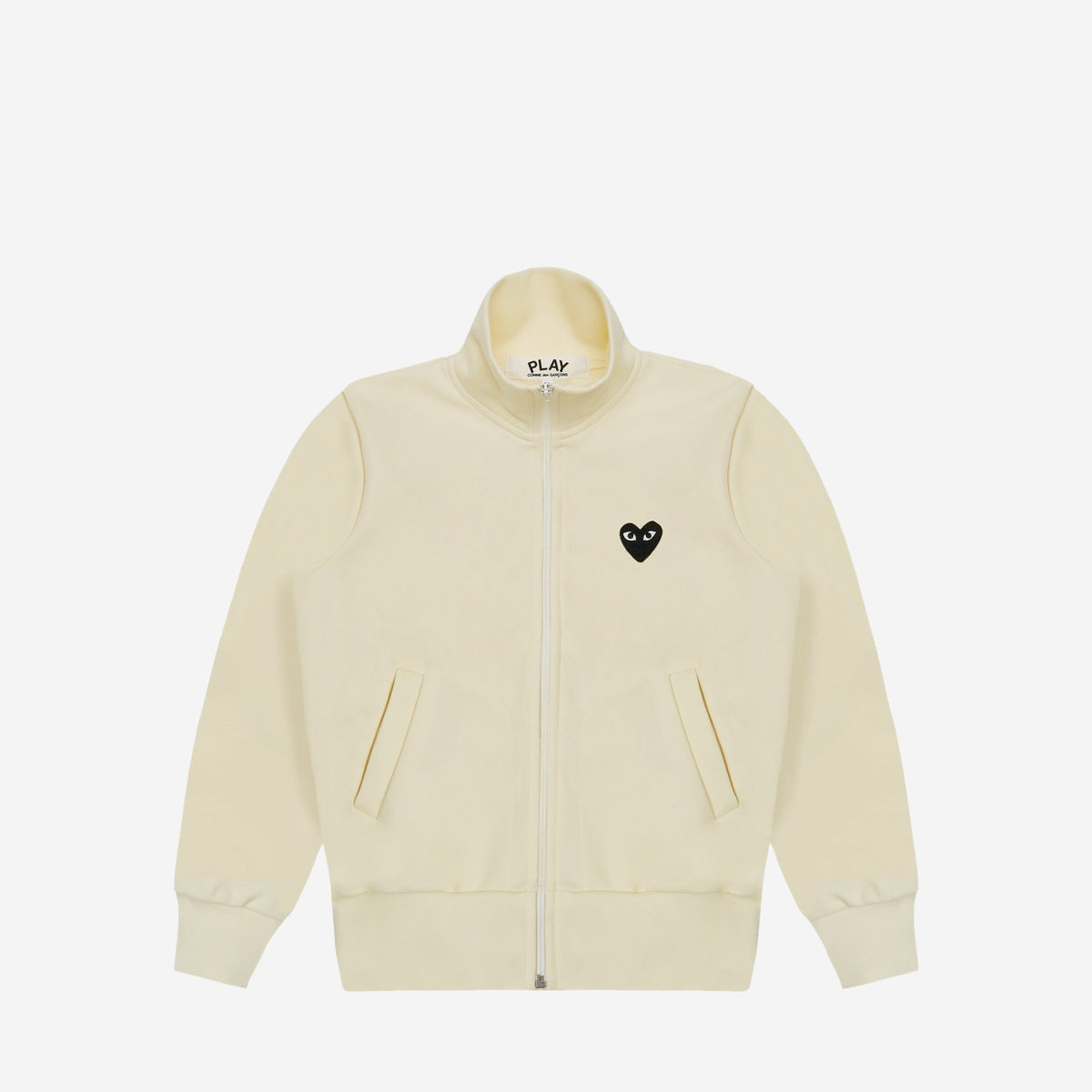 CDG Play Zip Track Jacket Black Heart Blanc cassé, vue de face, cœur noir brodé sur la poitrine