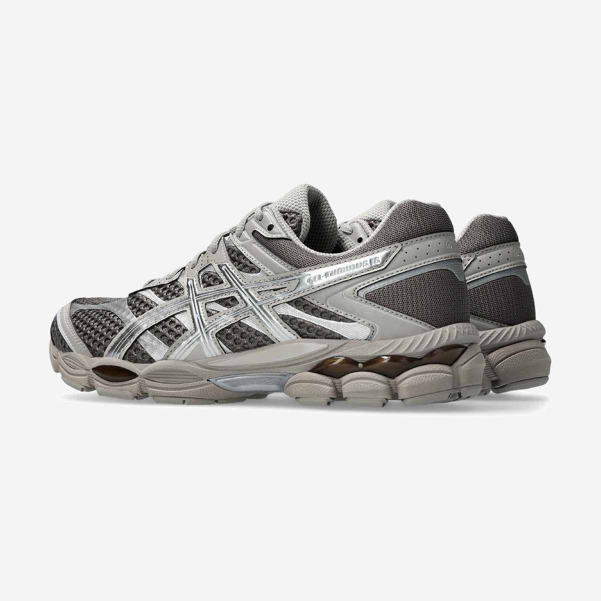 Asics GEL-Cumulus 16 Cocoa Powder Pure Silver, vue trois-quarts