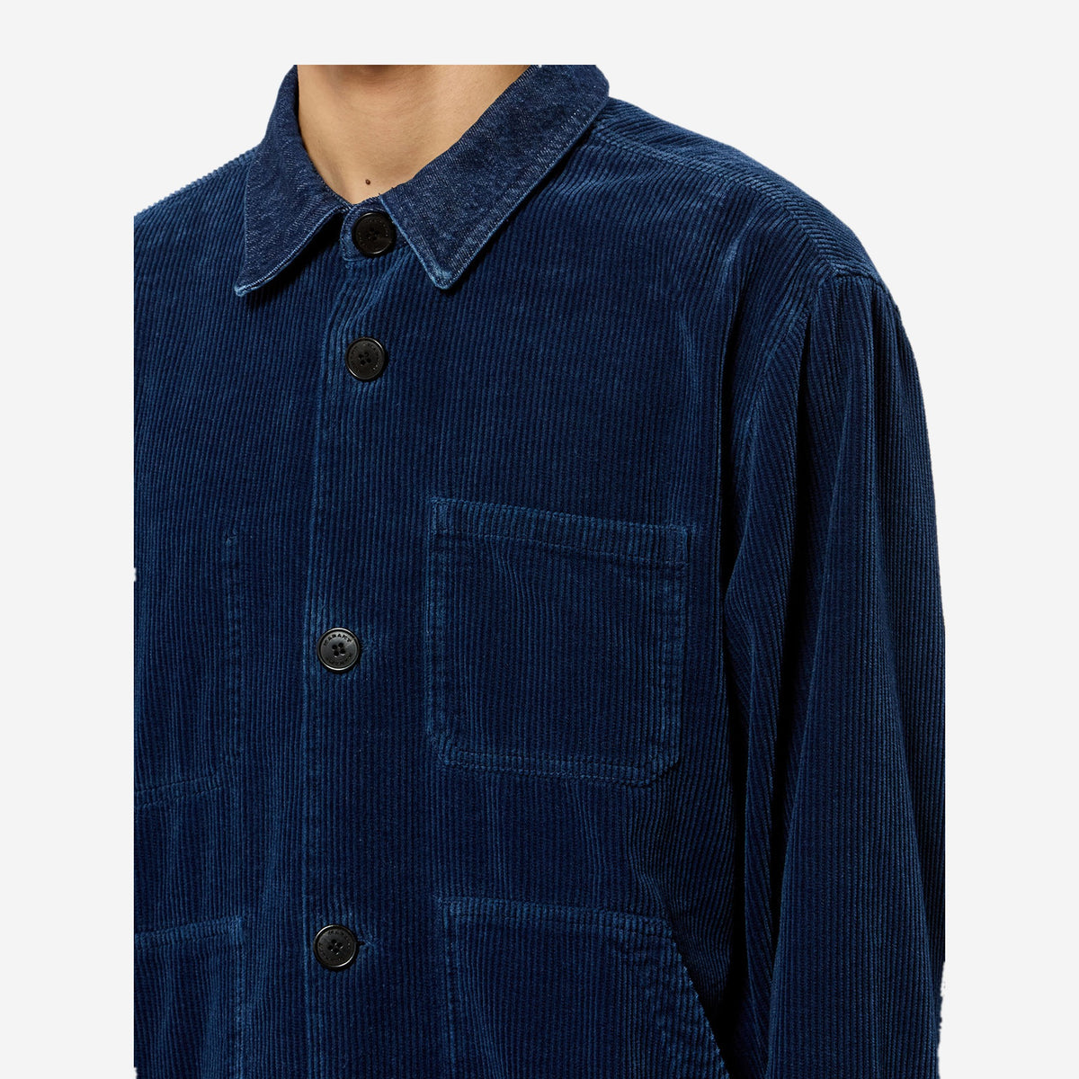 Isabel Marant Veste Arzur Bleu indigo, détail du col en denim, des boutons gravés et du velours côtelé