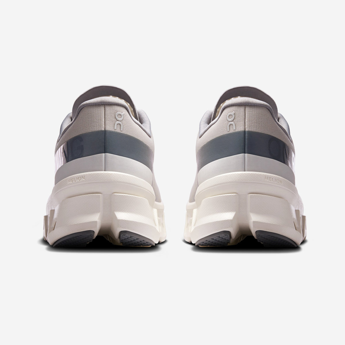 On Running Cloudmonster Pearl / Ivory, vue de dos