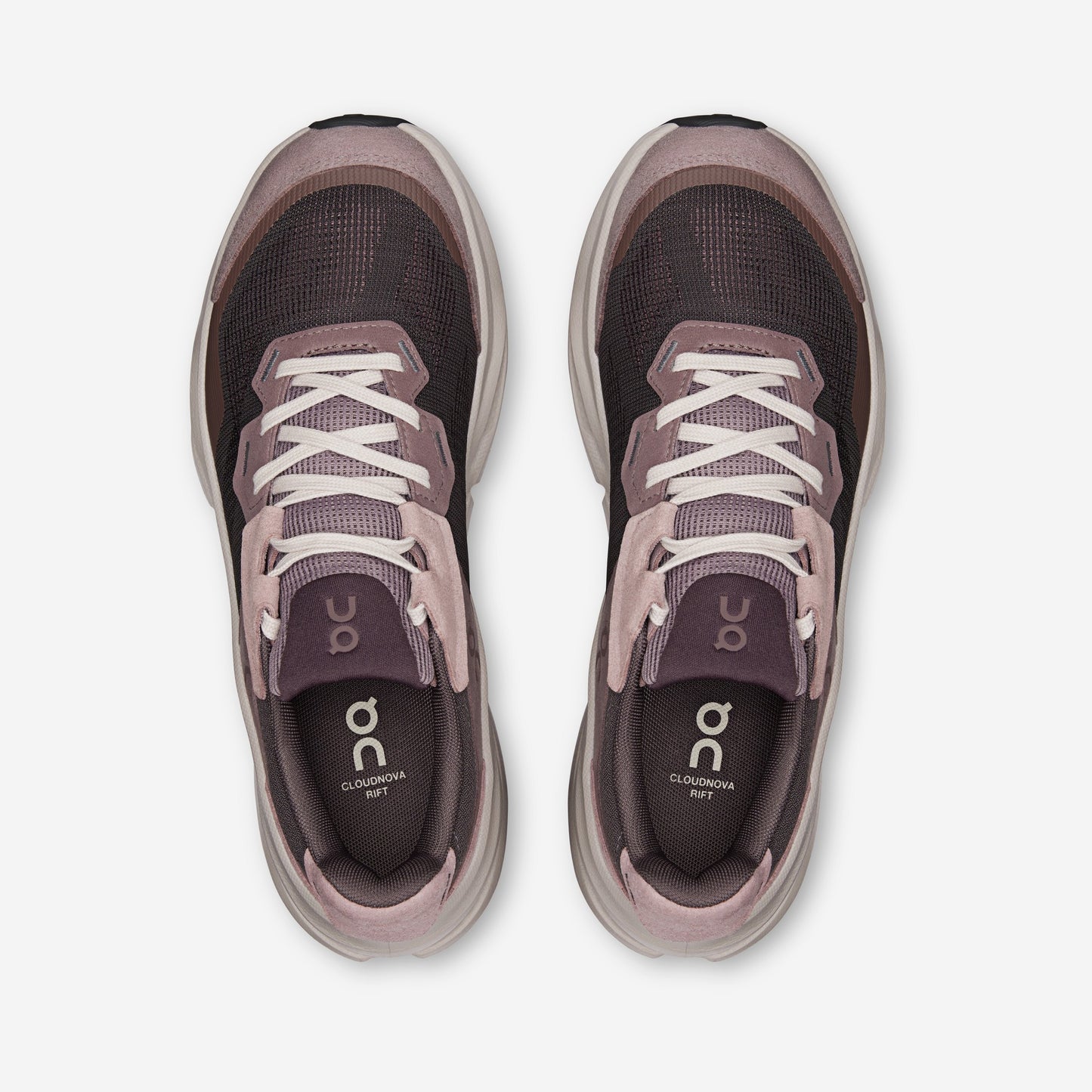 On Running Cloudnova Rift Pebble / Grape, vue de trois-quarts