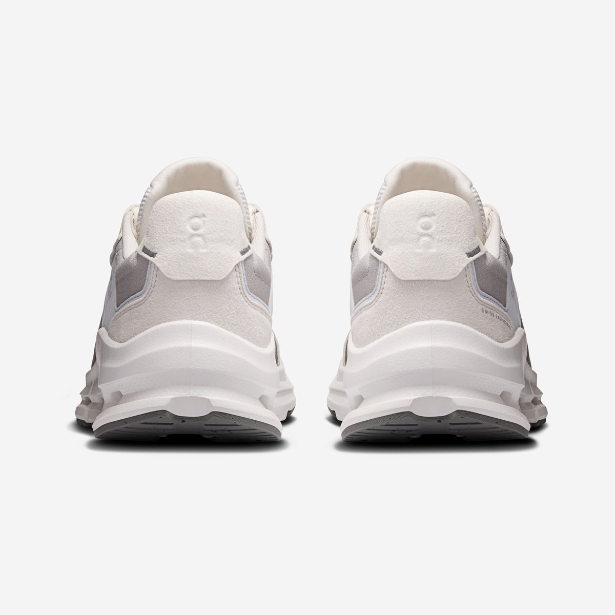 On Running Cloudnova Rift Alloy / Glacier, vue de dos