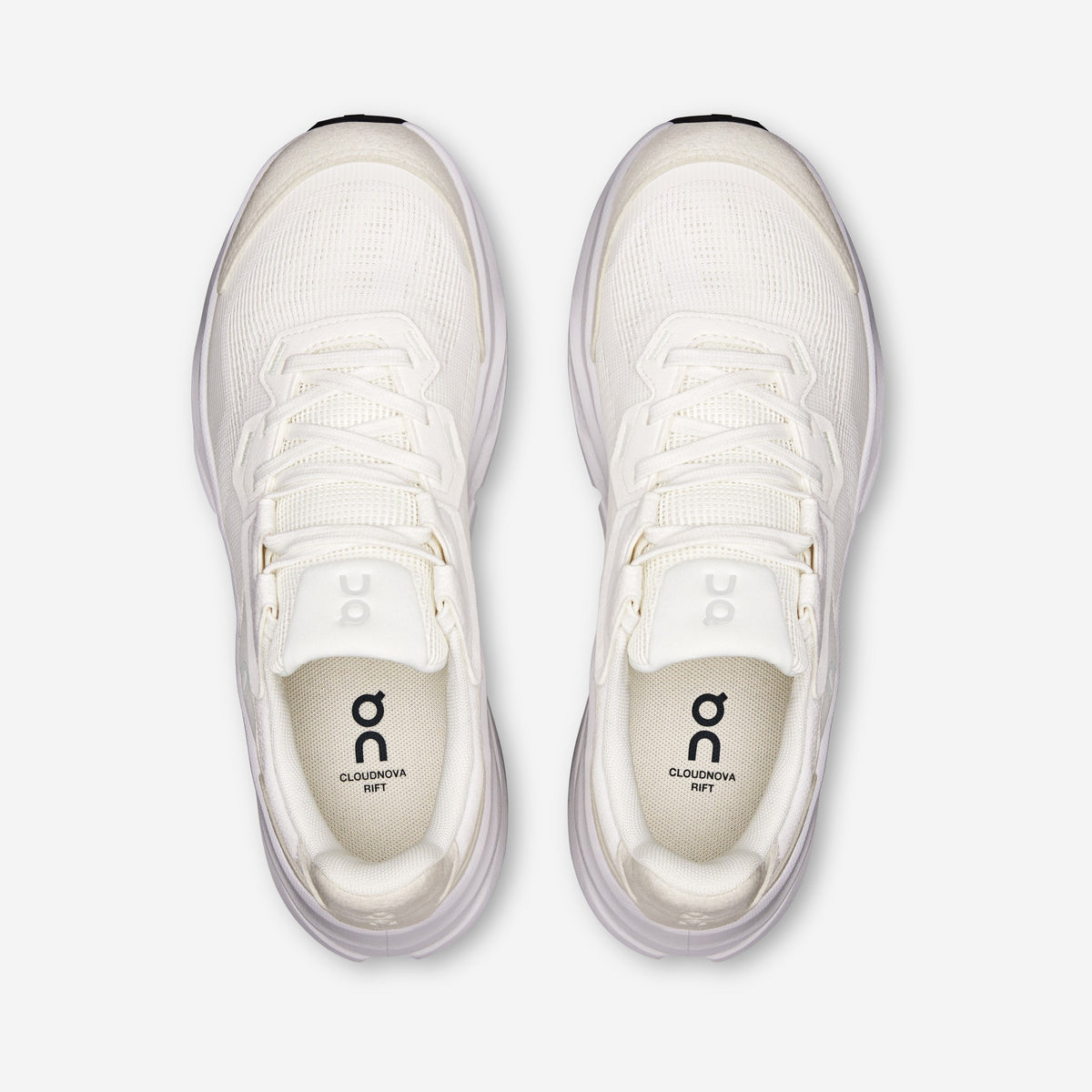 On Running Cloudnova Rift White / Ice, vue de trois-quarts