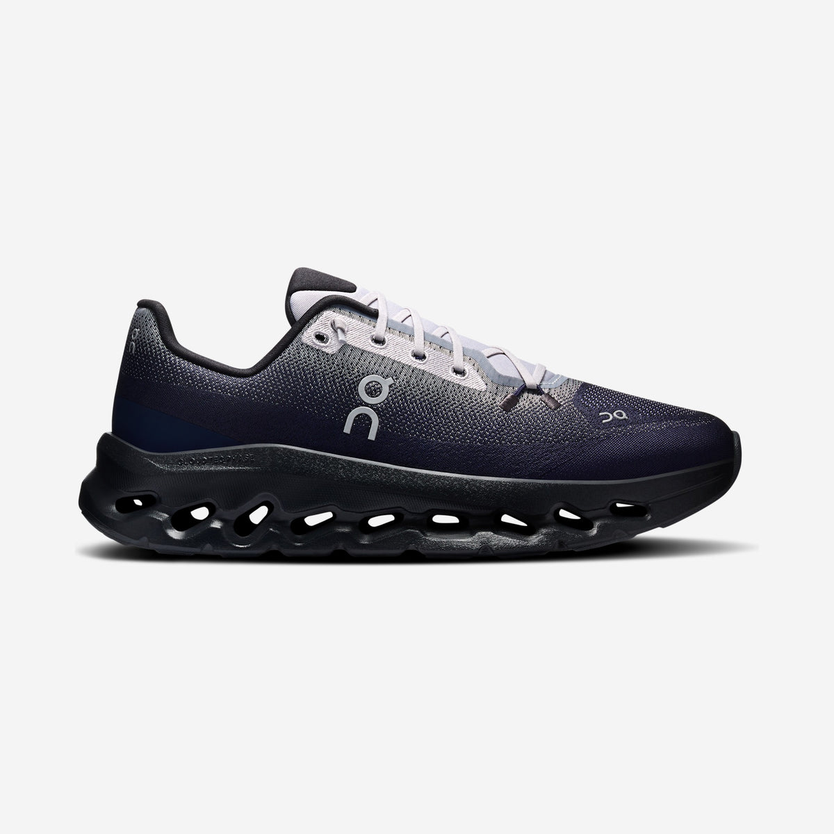 On Running Cloudtilt Platinum Midnight, profil, chez Size Ajaccio