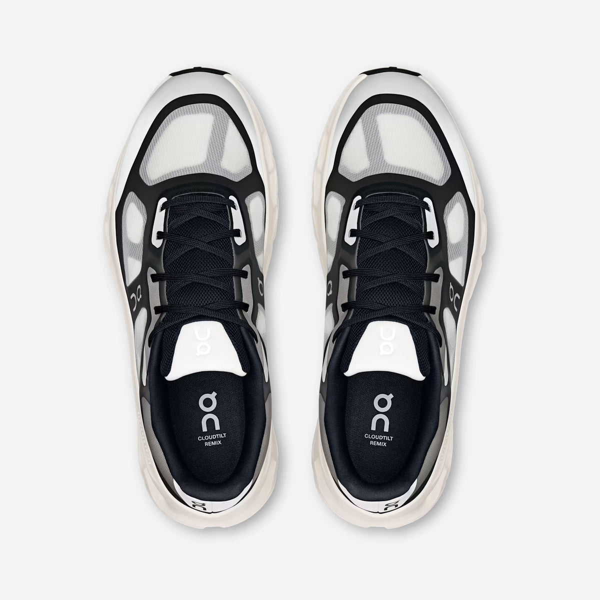 On Running Cloudtilt Remix Black / Ivory, vue de trois-quarts
