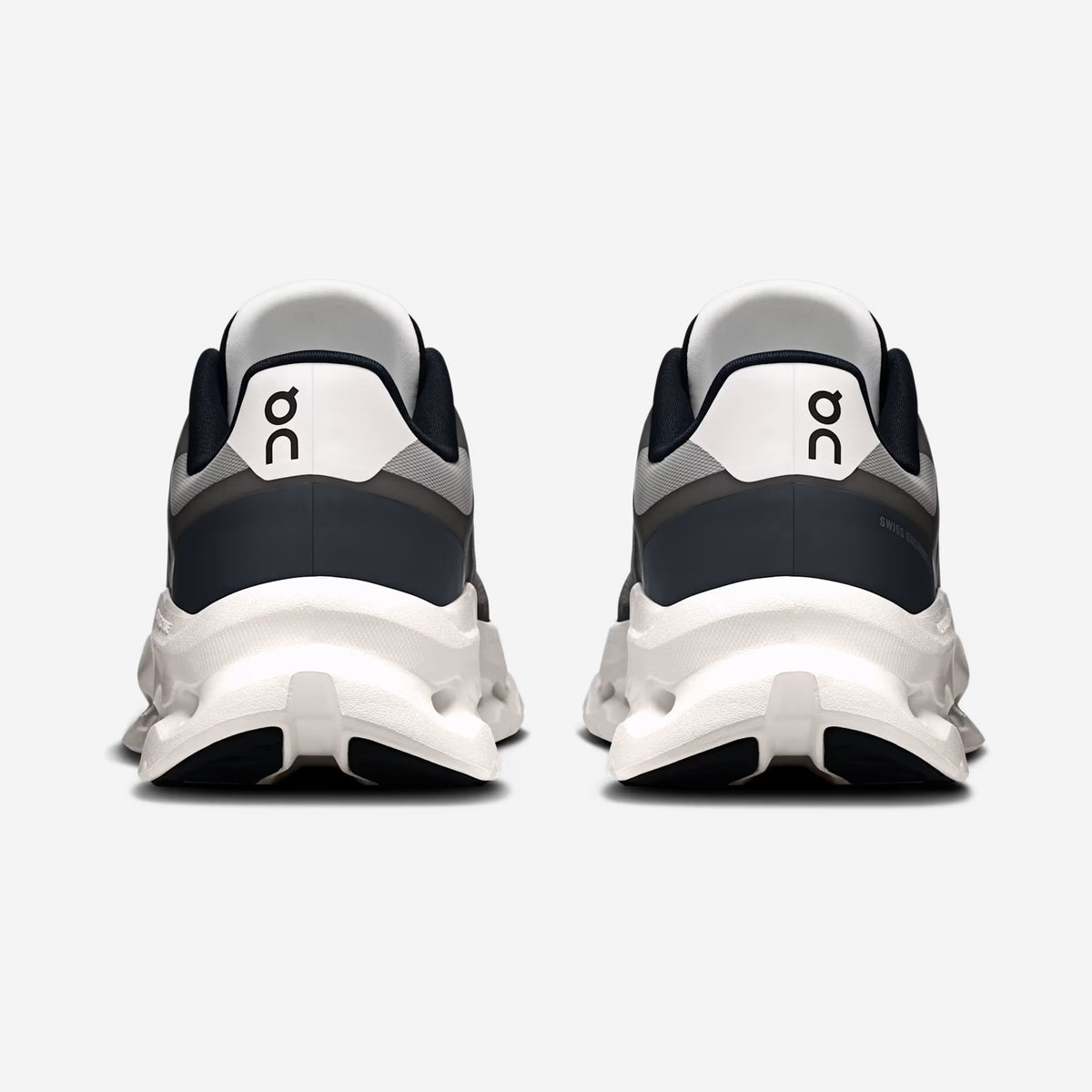 On Running Cloudtilt Remix Black / Ivory, vue de dos